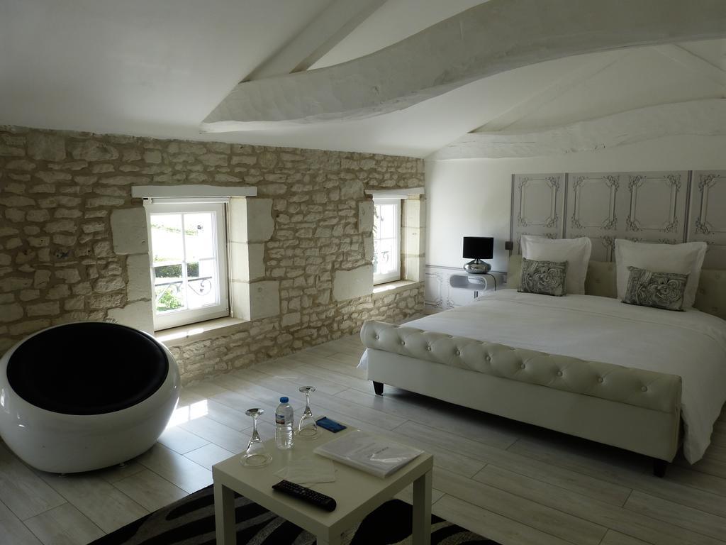 Domaine De La Grande Motte Bed & Breakfast Saint-Dizant-du-Gua Room photo